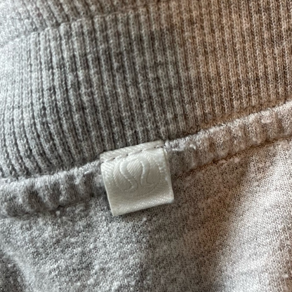 Lululemon Warm Down High-Rise Jogger
Heathered Core Ultra Light Grey Size 8 - Picture 10 of 14